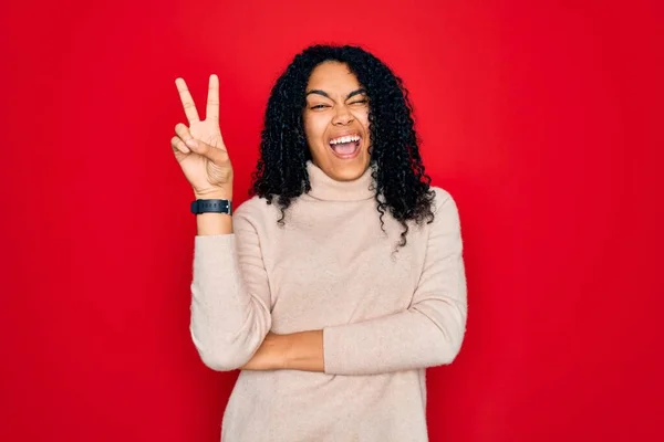 Jovem Afro Americana Encaracolado Mulher Vestindo Camisola Gola Alta Casual — Fotografia de Stock