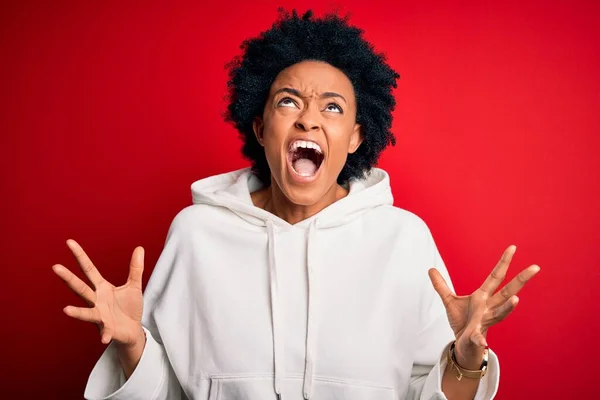 Jovem Bela Afro Americana Afro Esportista Com Cabelo Encaracolado Vestindo — Fotografia de Stock