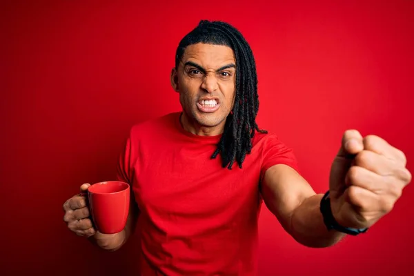 Jeune Afro Américain Africain Homme Boire Tasse Café Sur Fond — Photo