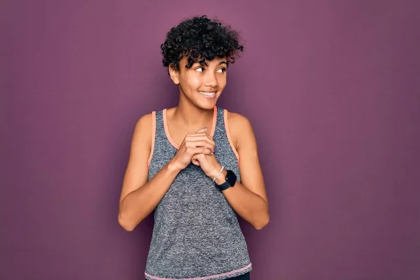 Jovem Bela Afro Americana Africana Esportista Fazendo Exercício Vestindo Sportswear — Fotografia de Stock