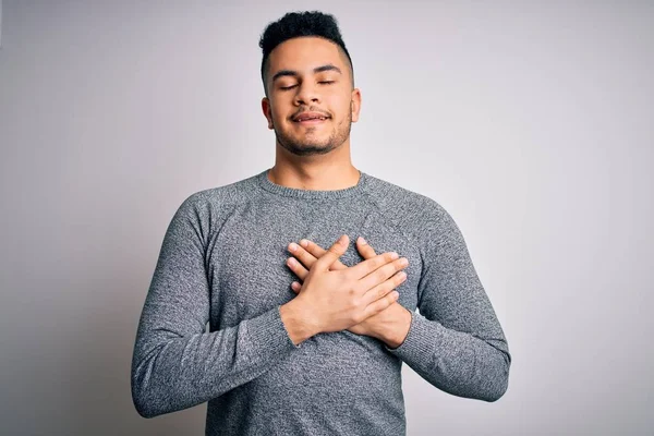 Homem Bonito Jovem Vestindo Camisola Casual Sobre Fundo Branco Isolado — Fotografia de Stock