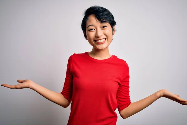 Jong Mooi Aziatisch Meisje Dragen Casual Rood Shirt Staan Geïsoleerde — Stockfoto