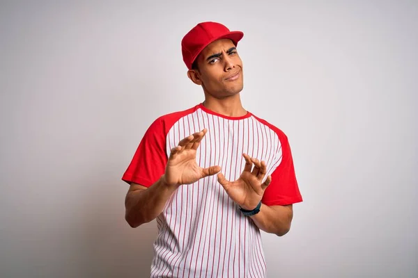 Junger Gutaussehender Afrikanisch Amerikanischer Sportler Mit Gestreiftem Baseball Shirt Und — Stockfoto