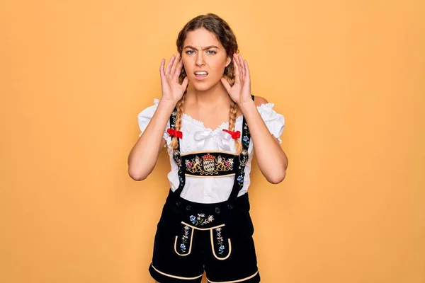 Jonge Mooie Blonde Duitse Vrouw Met Blauwe Ogen Traditionele Octoberfest — Stockfoto