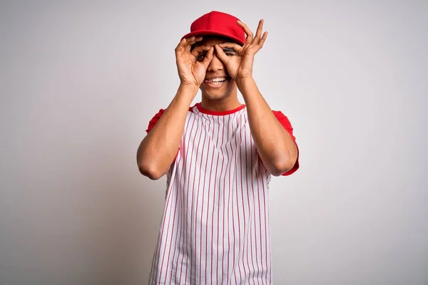 Jovem Atleta Afro Americano Bonito Vestindo Camiseta Beisebol Listrado Boné — Fotografia de Stock