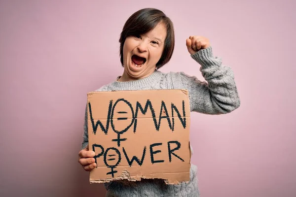 Jovem Para Baixo Mulher Síndrome Segurando Mulheres Poder Protesto Banner — Fotografia de Stock