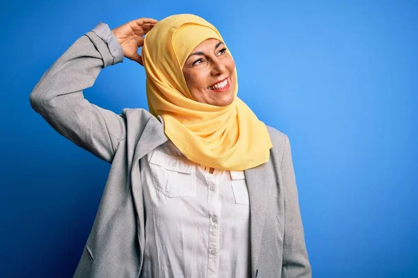 Middle Age Brunette Business Woman Wearing Muslim Traditional Hijab Blue — Stock Photo, Image