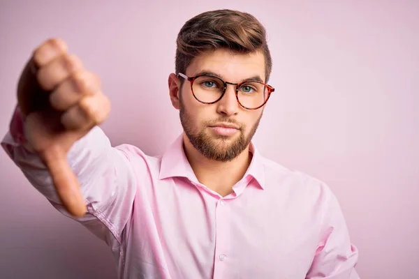 Homem Loiro Bonito Jovem Com Barba Olhos Azuis Vestindo Camisa — Fotografia de Stock