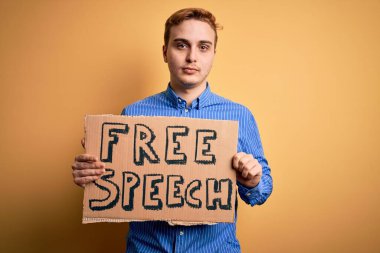 Genç, yakışıklı, kızıl saçlı, özgürlük isteyen özgür konuşma mesajlı, düşünceli, aklı başında, kendine güvenen, kendine güvenen bir adam.