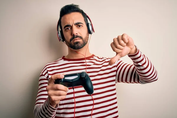 Giovane Giocatore Bello Uomo Con Barba Giocare Videogioco Utilizzando Joystick — Foto Stock