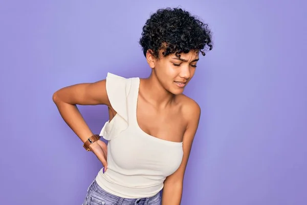 Jovem Bela Afro Americana Africana Mulher Vestindo Shirt Casual Sobre — Fotografia de Stock