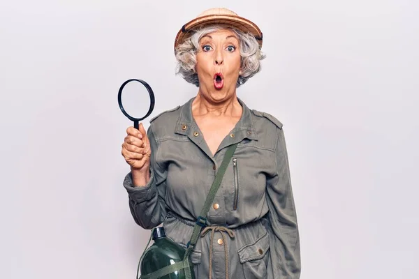 Senior Grey Haired Woman Wearing Explorer Hat Holding Magnifying Glass —  Fotos de Stock