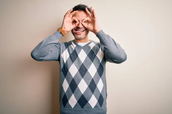 Homem Bonito Jovem Vestindo Camisola Casual Sobre Fundo Branco Isolado — Fotografia de Stock