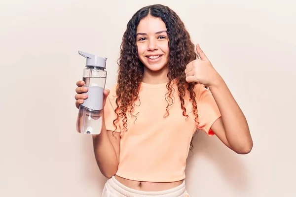 Hermosa Jovencita Con Vello Curado Que Lleva Una Botella Agua —  Fotos de Stock