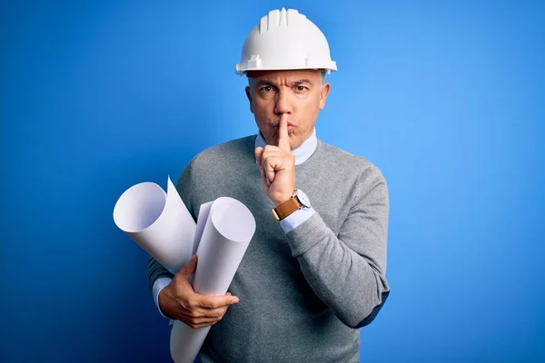 Arquitecto Guapo Pelo Gris Mediana Edad Con Casco Seguridad Sosteniendo —  Fotos de Stock