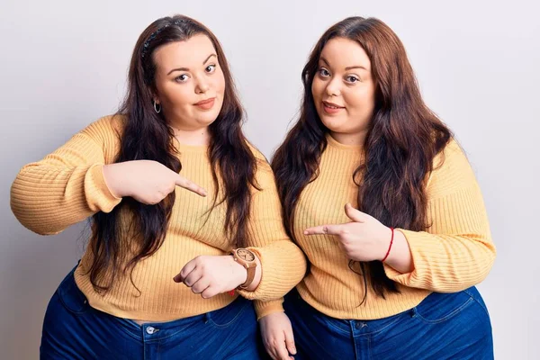 Young Size Twins Wearing Casual Clothes Hurry Pointing Watch Time — Stock Photo, Image