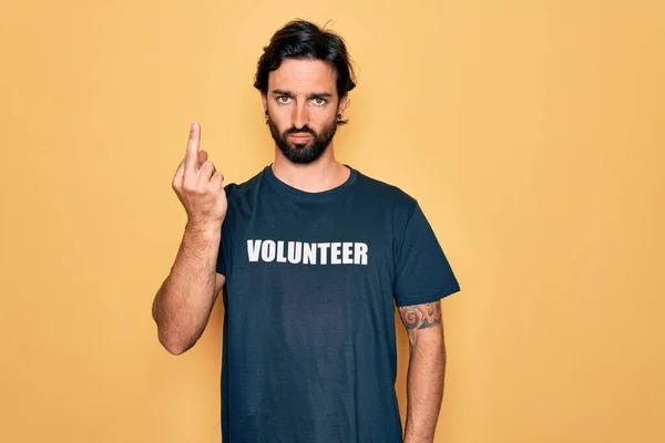 Young Handsome Hispanic Volunteer Man Wearing Volunteering Shirt Social Care — Φωτογραφία Αρχείου
