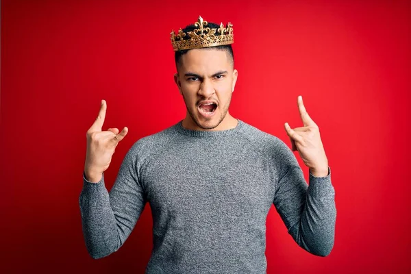 Young Handsome Man Wearing Golden Crown Prince Isolated Red Background — Stock Photo, Image