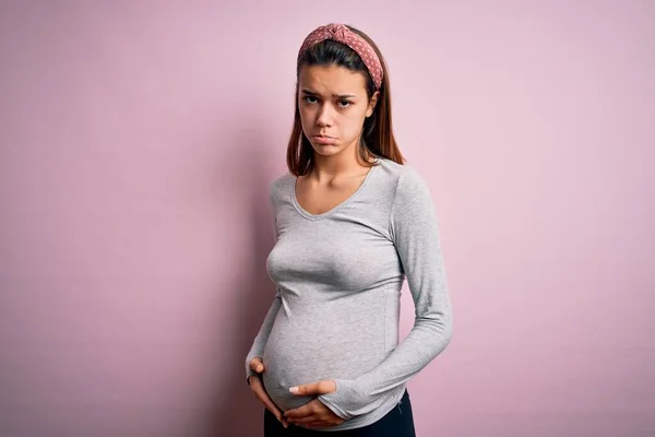 Joven Hermosa Adolescente Embarazada Esperando Bebé Sobre Fondo Rosa Aislado — Foto de Stock