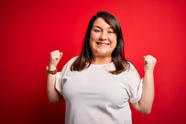 Beautiful Brunette Size Woman Wearing Casual Shirt Isolated Red Background — Stock Photo, Image