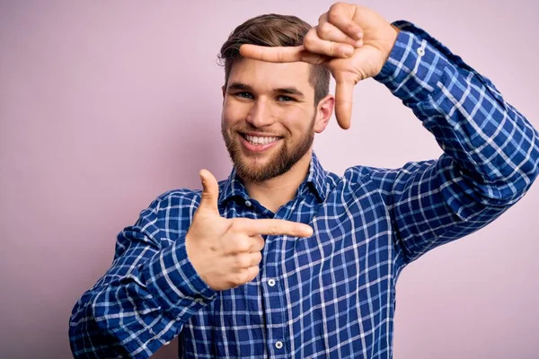 Homem Loiro Bonito Jovem Com Barba Olhos Azuis Vestindo Camisa — Fotografia de Stock