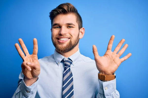 Ung Blond Affärsman Med Skägg Och Blå Ögon Bär Elegant — Stockfoto