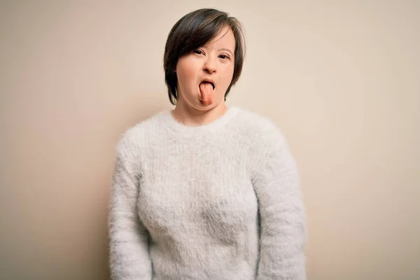 Jovem Para Baixo Mulher Síndrome Sobre Fundo Isolado Furar Língua — Fotografia de Stock