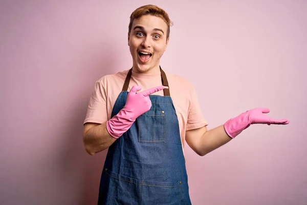 Young Handsome Redhead Cleaner Man Doing Housework Wearing Apron Gloves — Stock Photo, Image