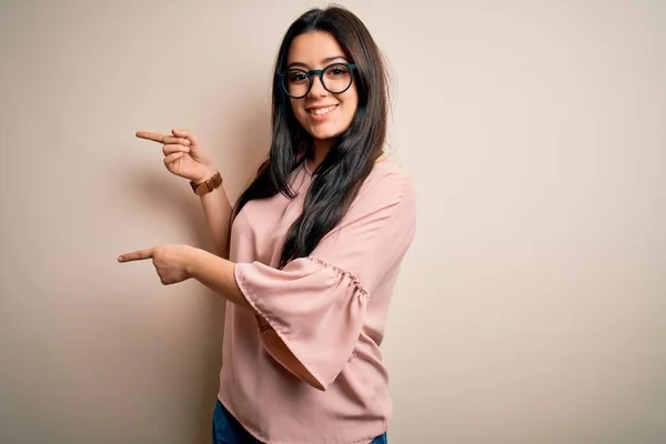 Young Brunette Elegant Woman Wearing Glasses Isolated Background Smiling Looking — Stock Photo, Image