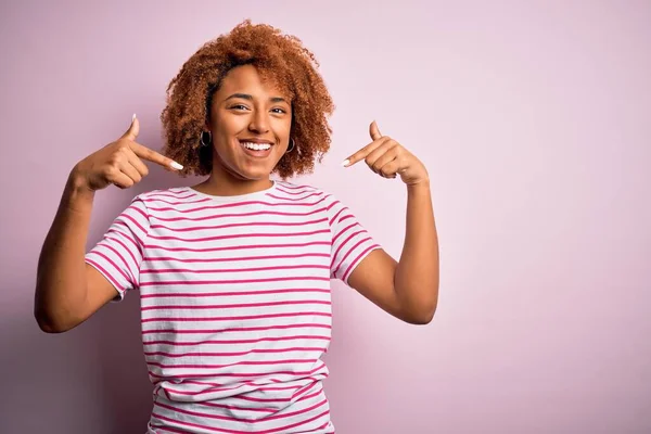 Jovem Mulher Afro Afro Afro Afro Bonita Afro Com Cabelo — Fotografia de Stock