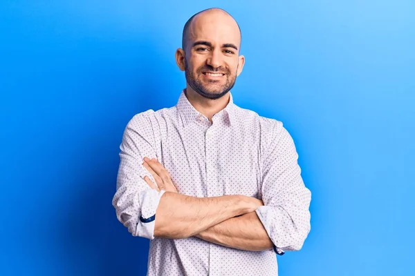 Jovem Careca Bonito Vestindo Camisa Elegante Rosto Feliz Sorrindo Com — Fotografia de Stock