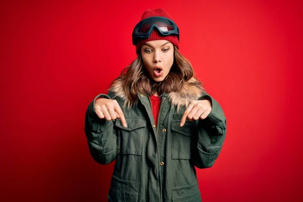 Chica Rubia Joven Con Gafas Esquí Abrigo Invierno Para Tiempo —  Fotos de Stock