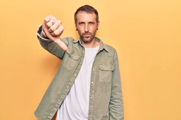 Young Handsome Man Wearing Casual Clothes Looking Unhappy Angry Showing — Stock Photo, Image