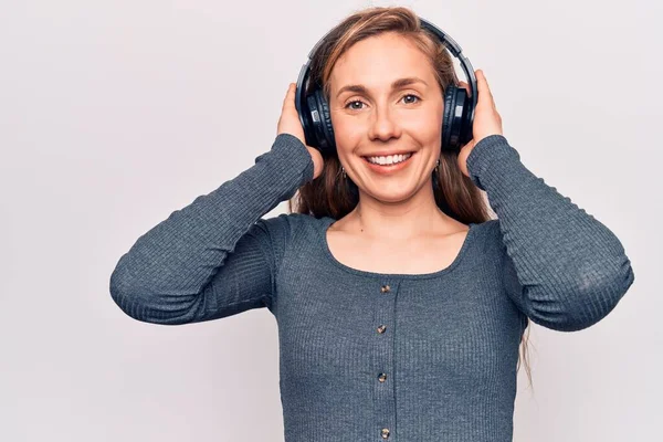 Jonge Mooie Blonde Vrouw Luisteren Naar Muziek Dragen Koptelefoon Kijken — Stockfoto