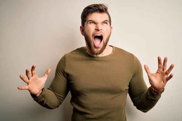 Joven Hombre Rubio Con Barba Ojos Azules Usando Suéter Verde —  Fotos de Stock