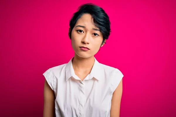 Jong Mooi Aziatisch Meisje Dragen Casual Zomer Shirt Staan Geïsoleerde — Stockfoto