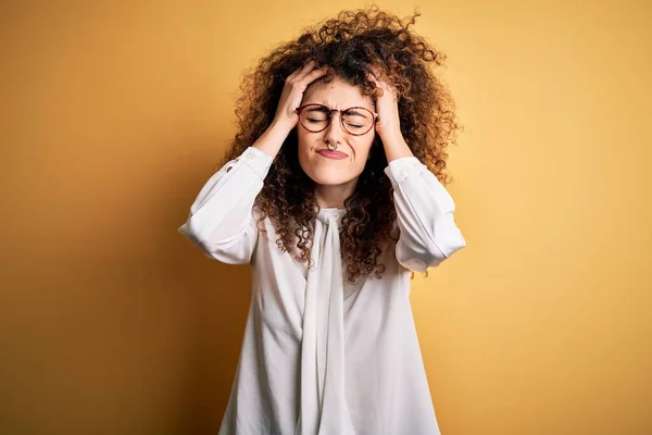 Young Beautiful Brunette Woman Curly Hair Piercing Wearing Shirt Glasses — Stock Photo, Image