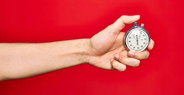 Vacker Hand Man Håller Stoppur Gör Nedräkning Över Isolerad Röd — Stockfoto