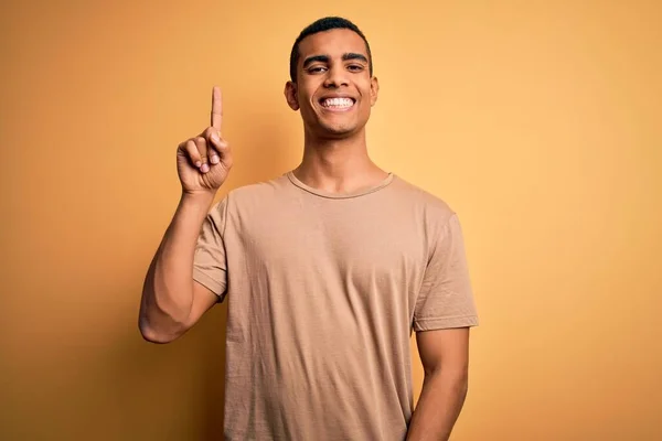 Young Handsome African American Man Wearing Casual Shirt Standing Yellow — Stock Photo, Image