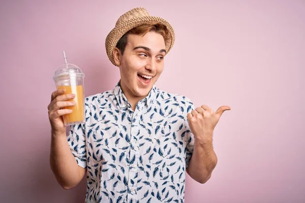 Young Handsome Redhead Man Vacation Drinking Glass Healthy Orange Juice — Stock Photo, Image