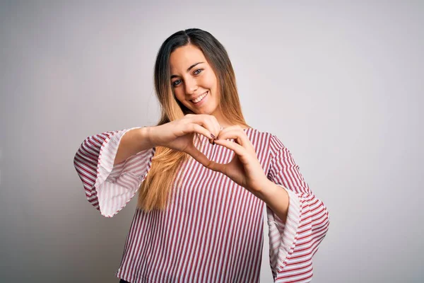 Jonge Mooie Blonde Vrouw Met Blauwe Ogen Dragen Gestikt Shirt — Stockfoto