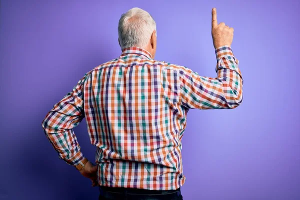 Anziano Bello Hoary Uomo Indossare Casual Colorato Camicia Oltre Isolato — Foto Stock