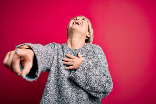 Young Blonde Woman Modern Short Hair Wearing Casual Sweater Pink — Stock Photo, Image