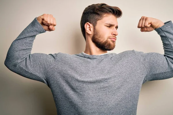 Homem Loiro Bonito Jovem Com Barba Olhos Azuis Vestindo Camisola — Fotografia de Stock