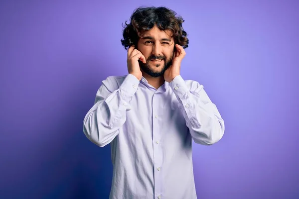 Joven Hombre Negocios Guapo Con Barba Vistiendo Camisa Pie Sobre —  Fotos de Stock