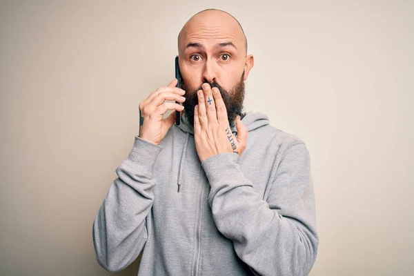 Bell Uomo Calvo Con Barba Che Parla Sulla Bocca Copertina — Foto Stock