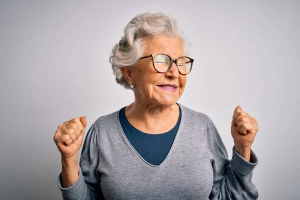 Senior Hermosa Mujer Pelo Gris Vistiendo Suéter Casual Gafas Sobre —  Fotos de Stock