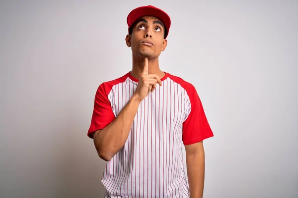 Jovem Atleta Afro Americano Bonito Vestindo Camiseta Boné Beisebol Listrado — Fotografia de Stock