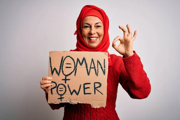 Frau Mittleren Alters Die Muslimischen Hijab Trägt Und Frauenrechte Bittet — Stockfoto