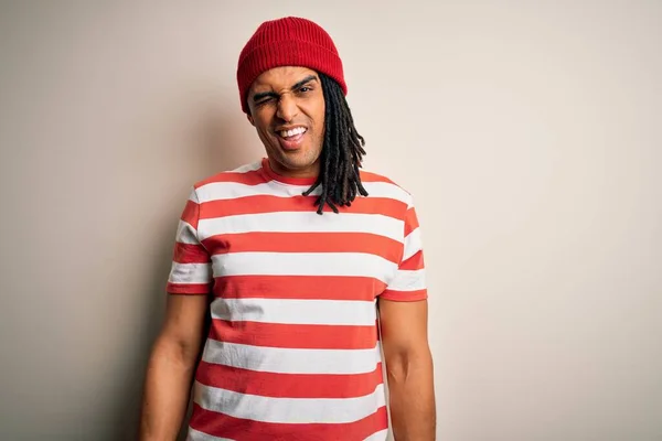 Ung Vacker Afrikansk Amerikansk Man Med Dreadlocks Bär Randig Shirt — Stockfoto